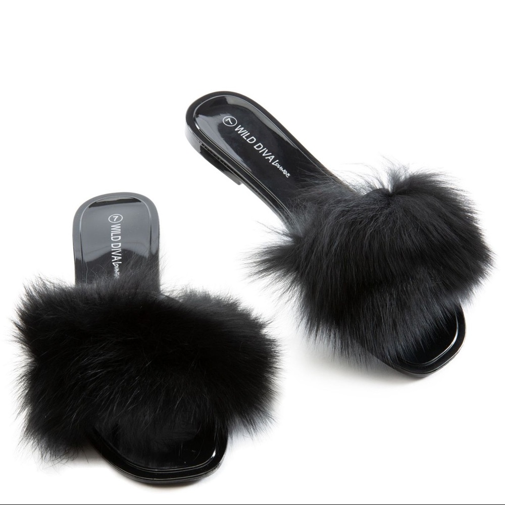 New fur slides 🖤